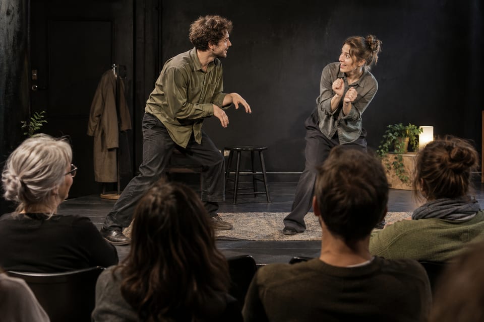 Teater og scenearbeid – KI-generert illustrasjonsbilde for Teaterfabrikken i Ålesund – forestillinger og arrangementer